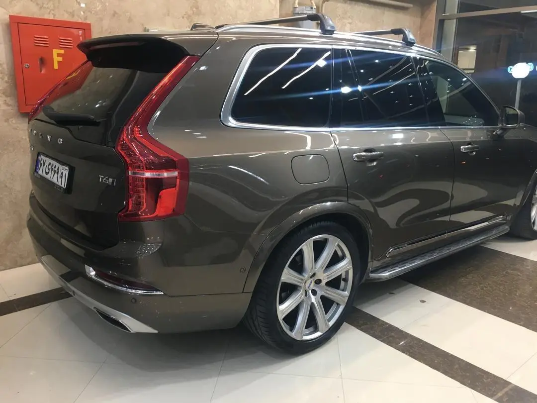 ولوو،  XC90