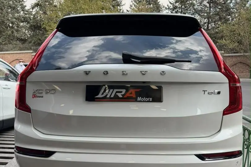 ولوو،  XC90