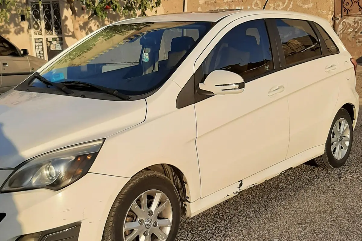 بایک،  سابرینا هاچ بک (مونتاژ)
