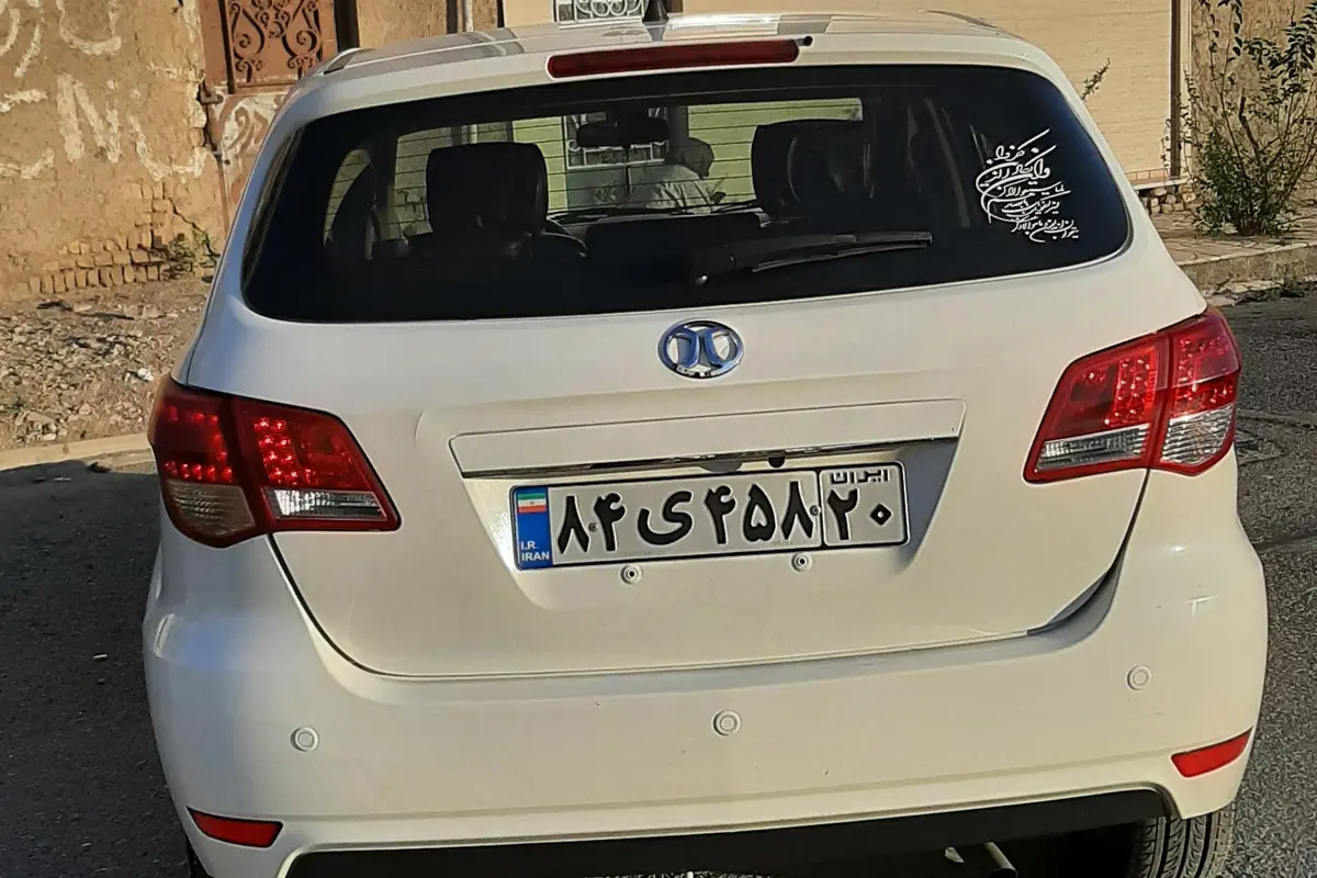 بایک،  سابرینا هاچ بک (مونتاژ)