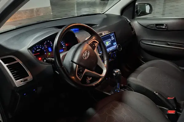هیوندای  i20