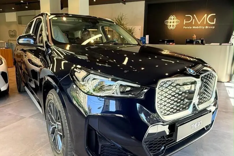 ب ام و،  iX1