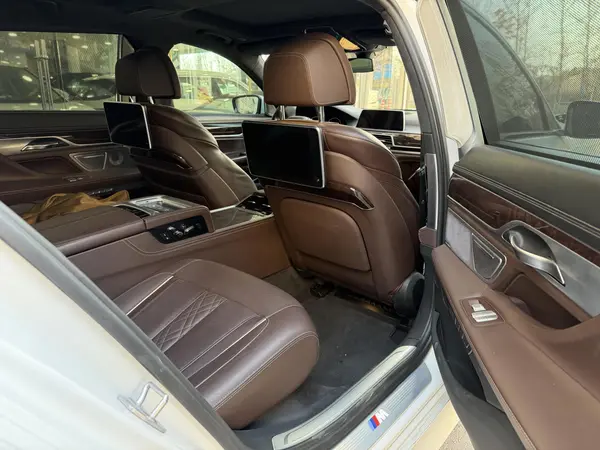 ب ام و، سری 7