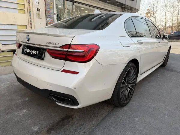 ب ام و، سری 7