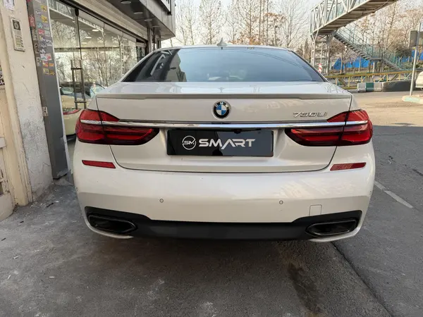 ب ام و، سری 7