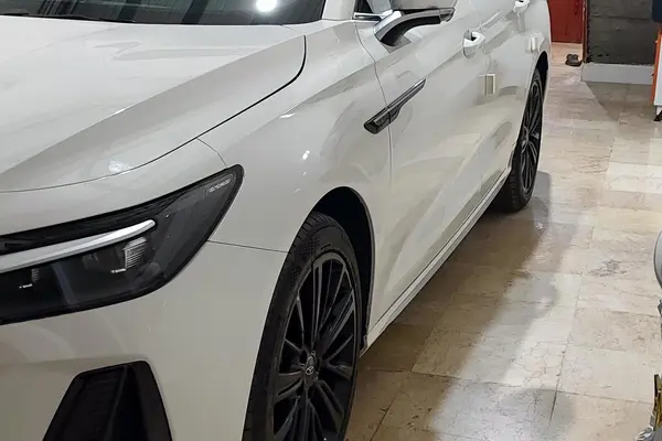 فونیکس، آریزو 8 (Z8)