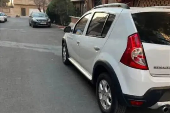رنو،  ساندرو استپ وی