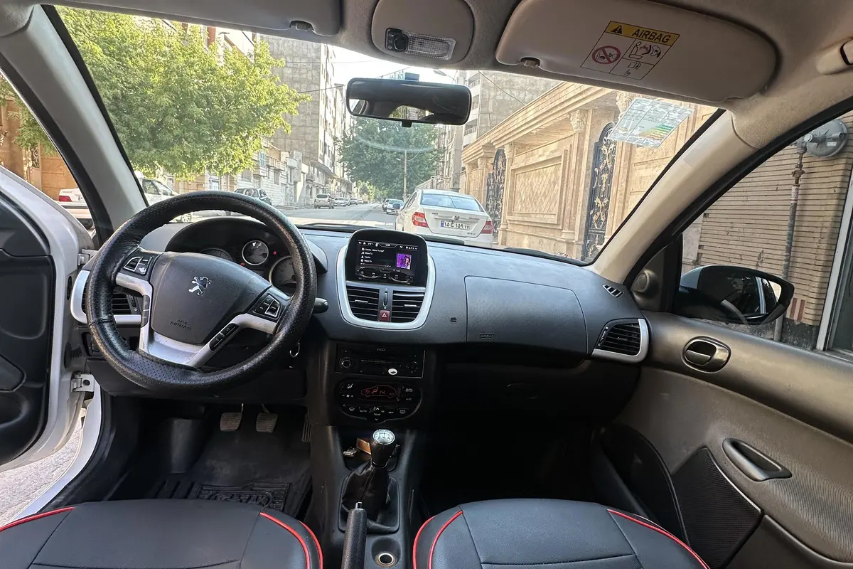 پژو،  207 صندوقدار