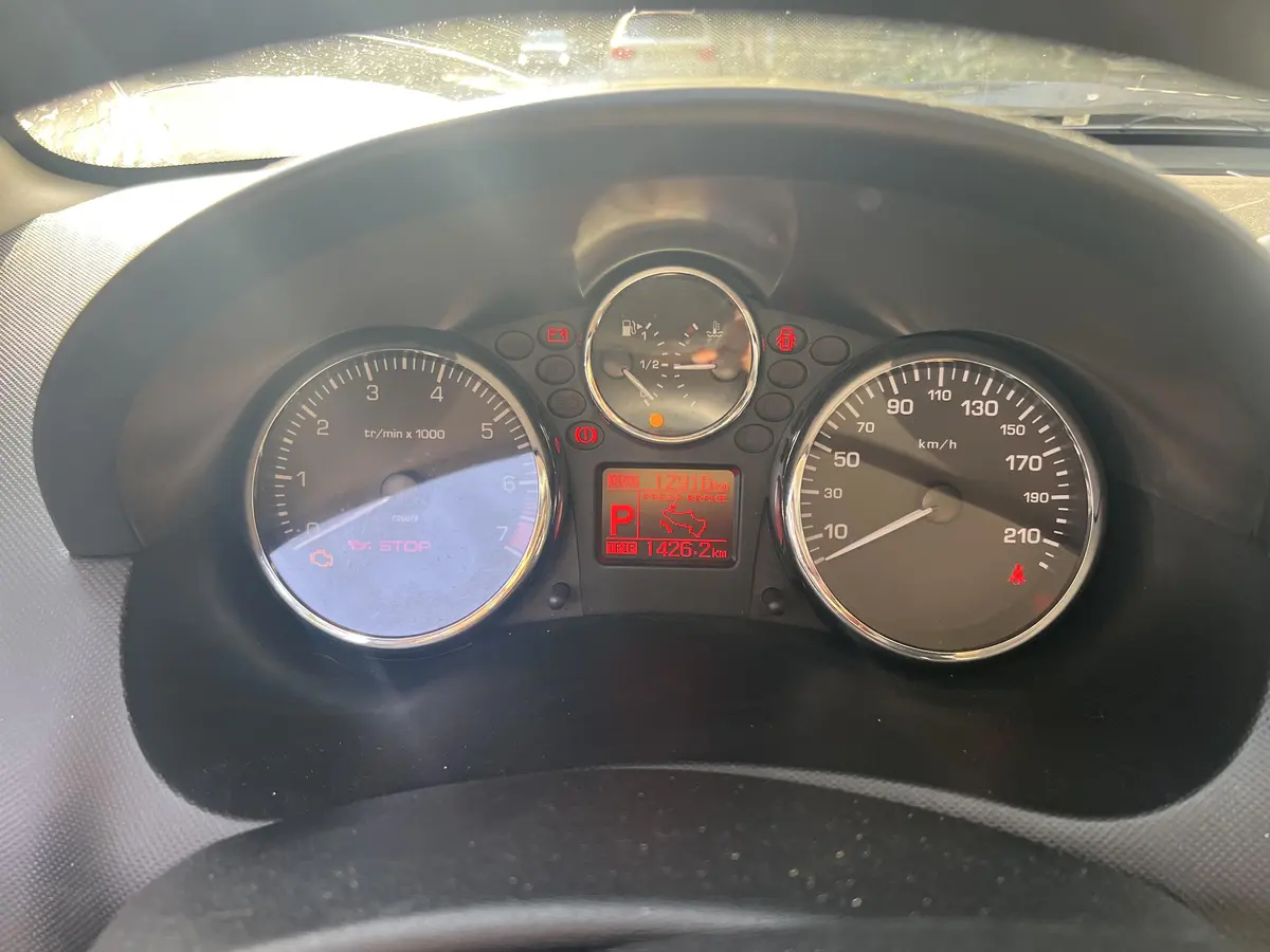 پژو،  207