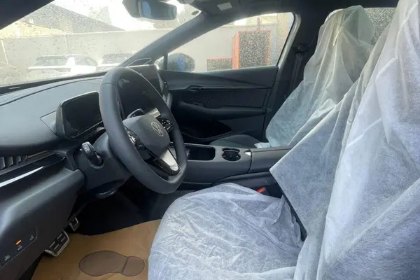 پیش فروش فولکس، آی دی یونیکس