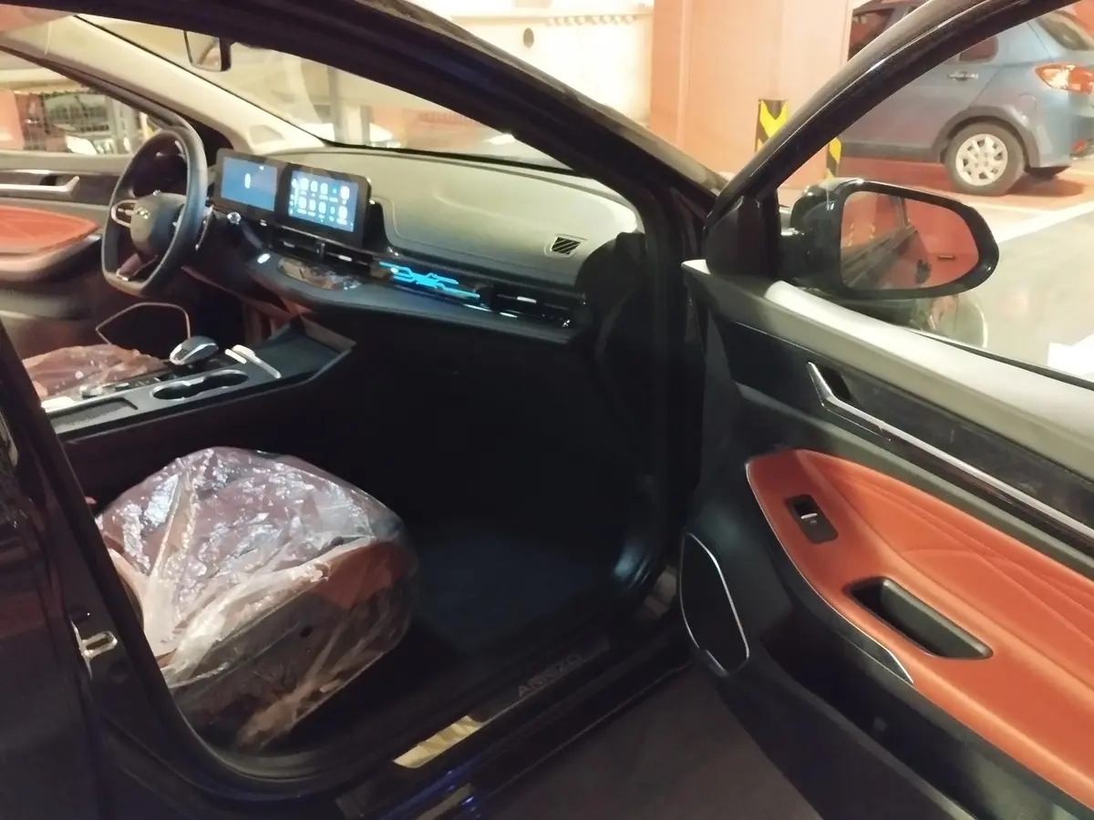 فونیکس،  آریزو 6 جی تی (Z6 GT)