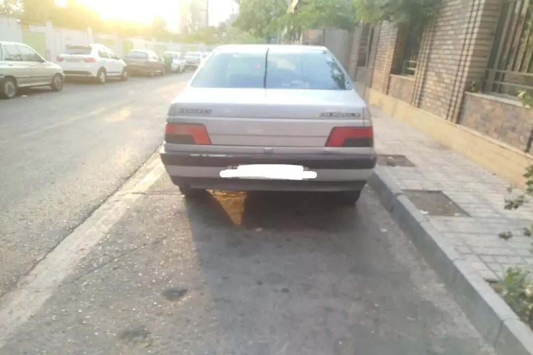 پژو،  405