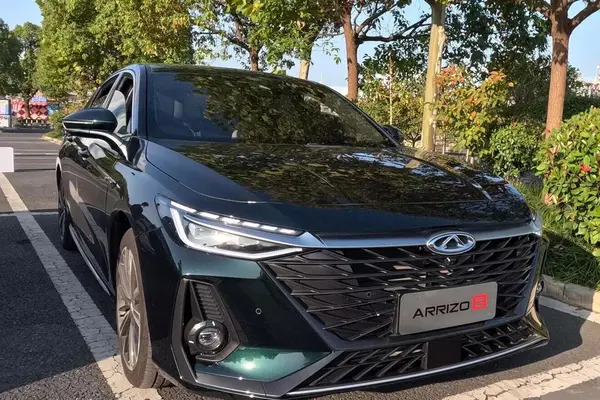 فونیکس، آریزو 8 (Z8)