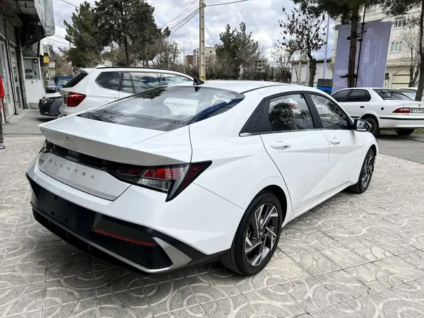 هیوندای، النترا