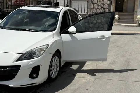 مزدا، 3 نیو صندوق دار