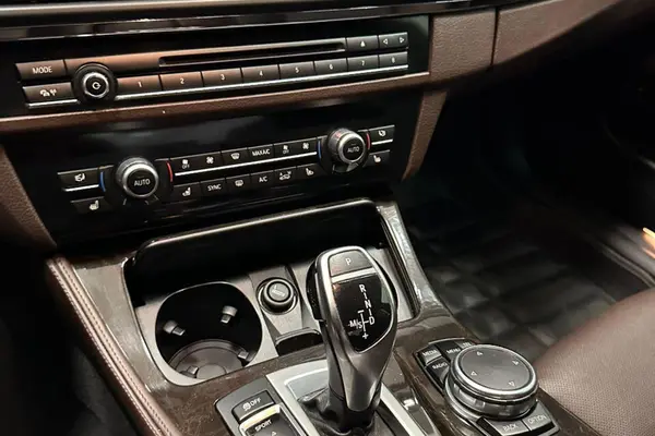 ب ام و، سری 5 سدان