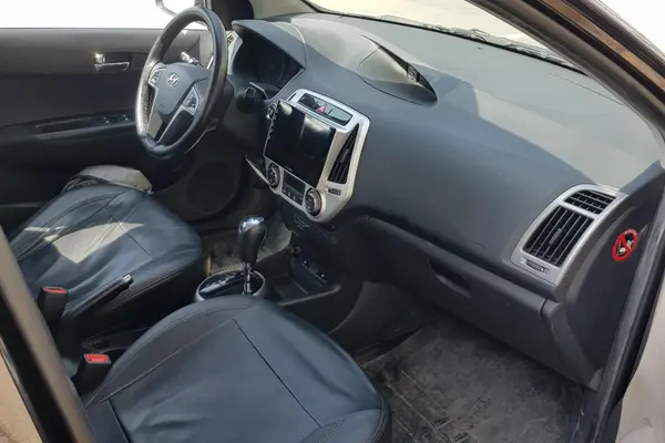 هیوندای  i20