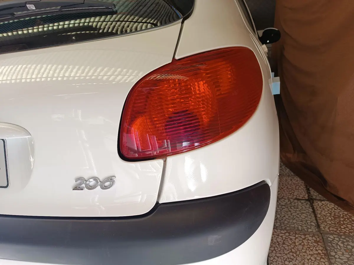 پژو،  206
