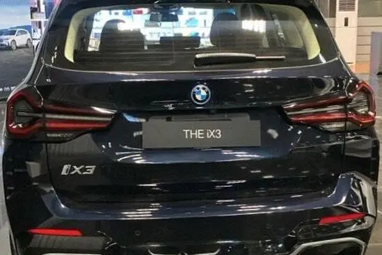 ب ام و،  iX3