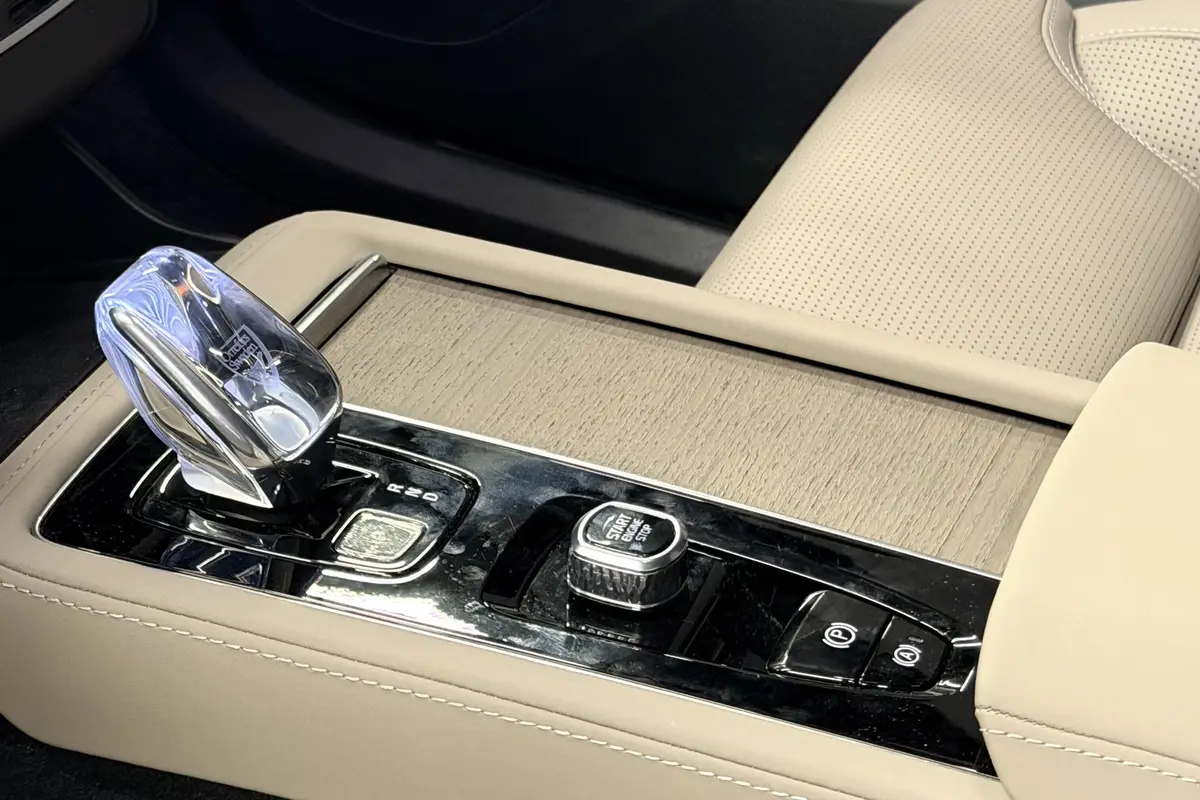 ولوو  XC90