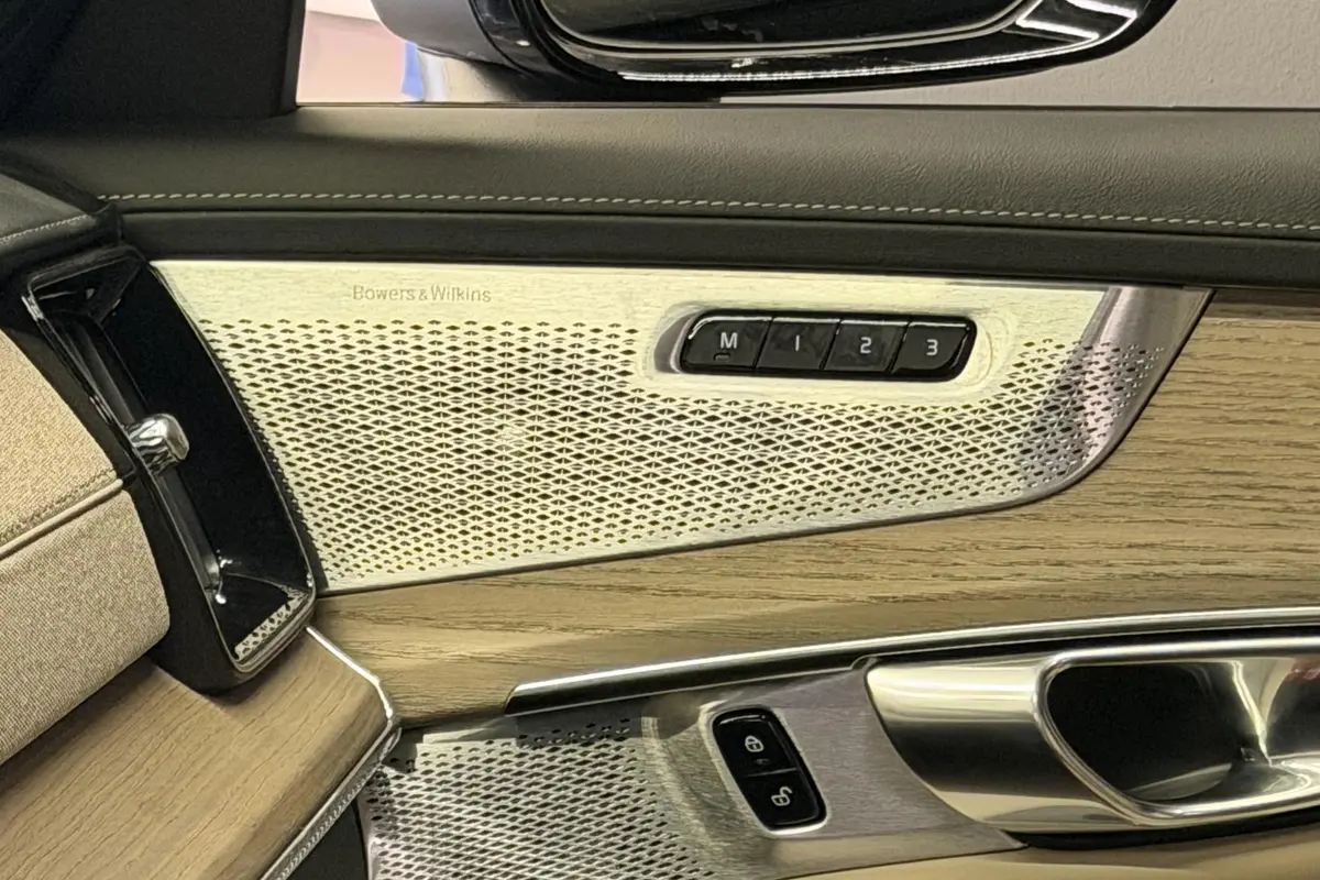 ولوو  XC90