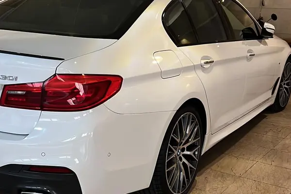 ب ام و، سری 5 سدان