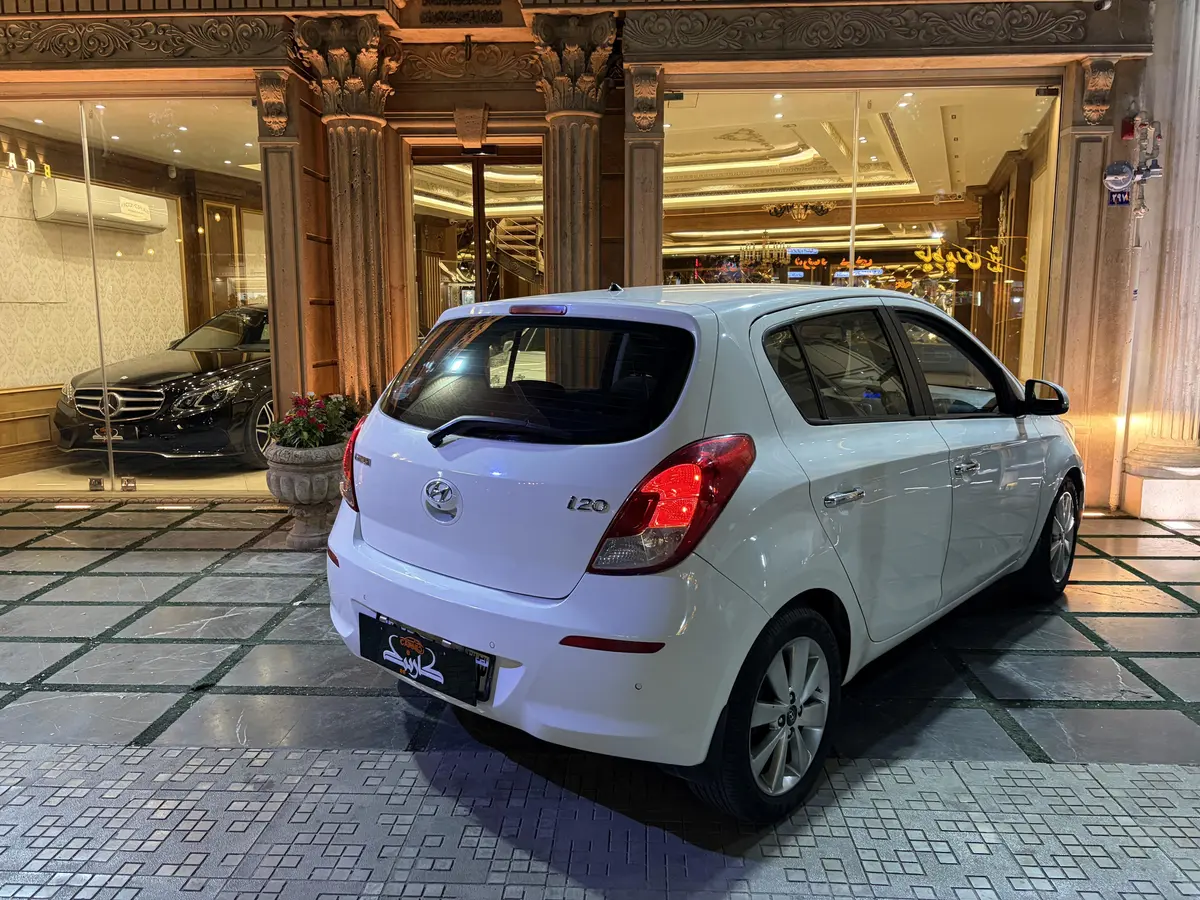 هیوندای،  i20