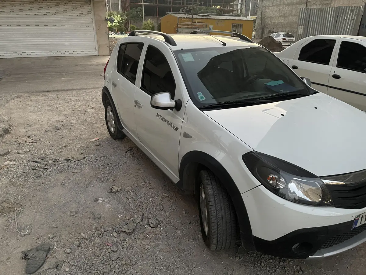 رنو،  ساندرو استپ وی