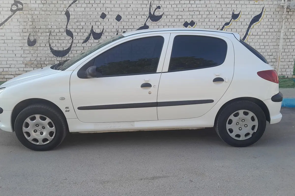 پژو،  206