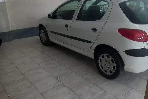 پژو، 206