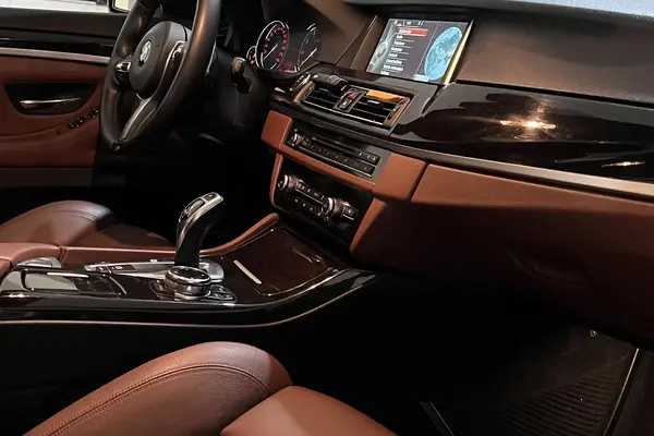 ب ام و، سری 5 سدان