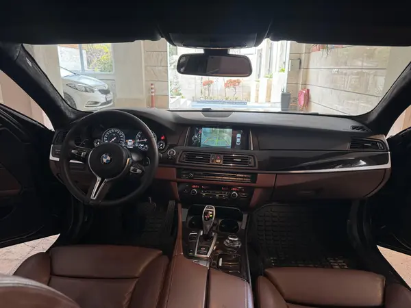 ب ام و، سری 5 سدان