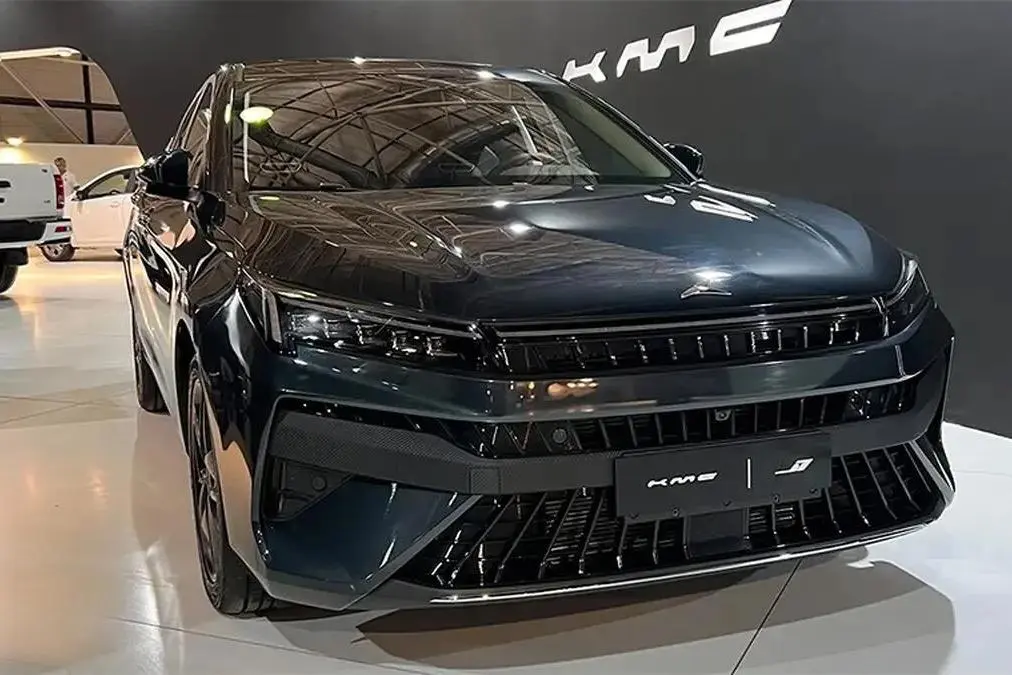 کی ام سی،  J7