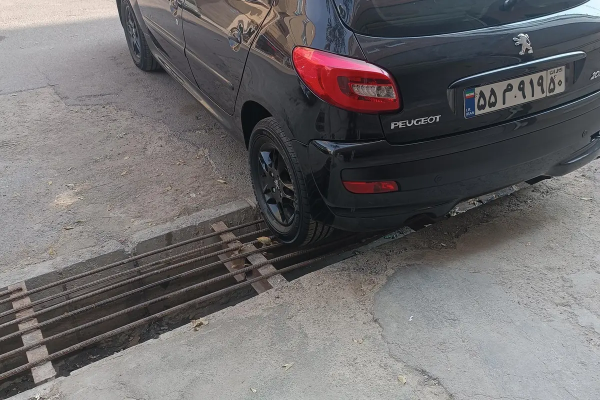 پژو،  207