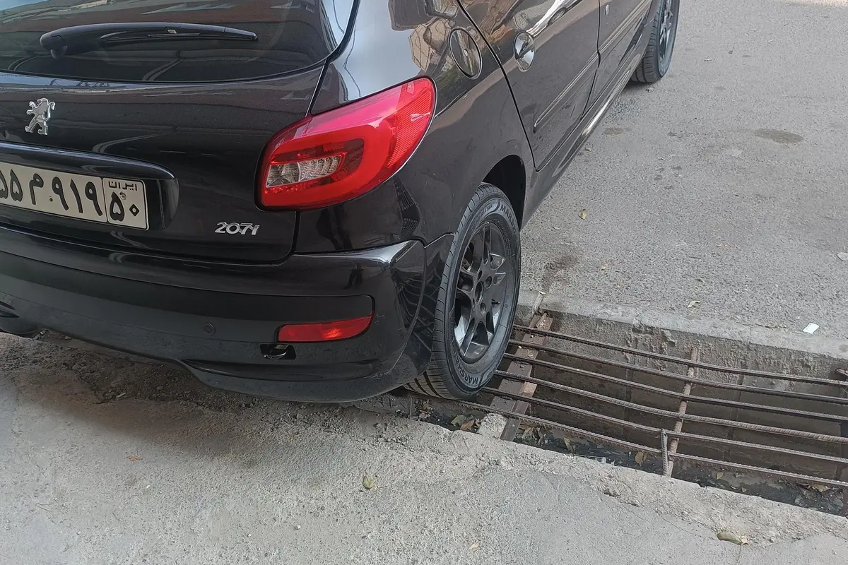 پژو،  207