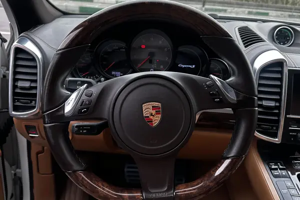 پورشه، کاین