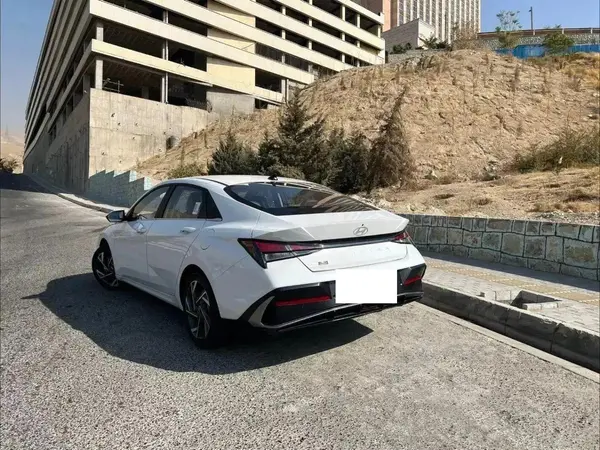 هیوندای  النترا