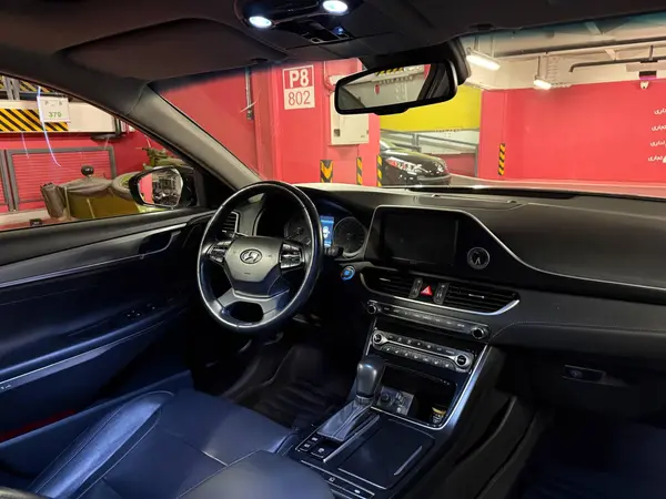 هیوندای، آزرا (گرنجور)