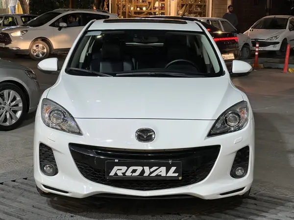 مزدا، 3 نیو صندوق دار