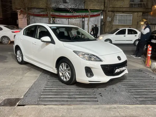 مزدا، 3 نیو صندوق دار