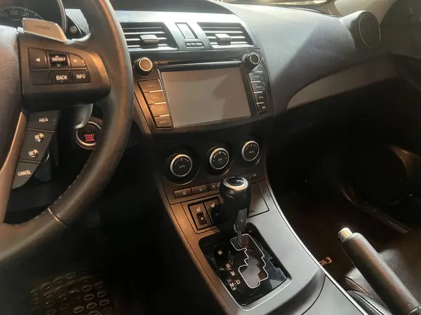 مزدا، 3 نیو صندوق دار