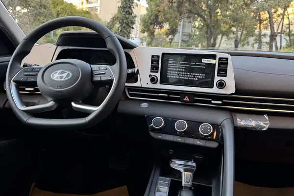 هیوندای، النترا