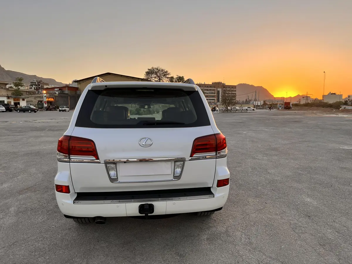 لکسوس،  LX