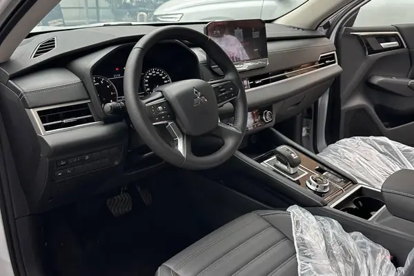 میتسوبیشی، اوتلندر