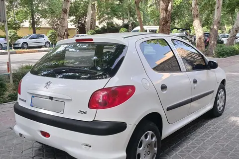پژو، 206