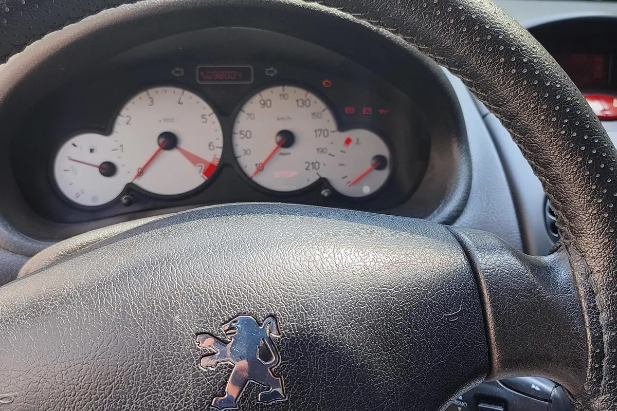 پژو  206