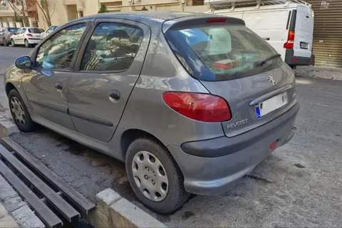 پژو، 206
