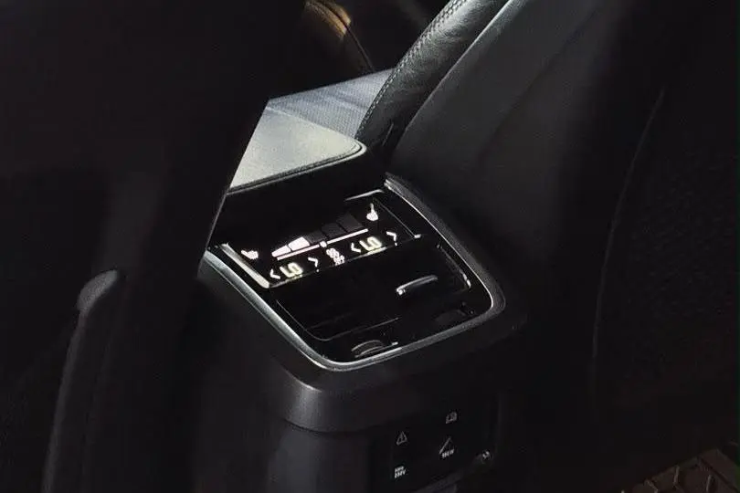 ولوو،  XC90
