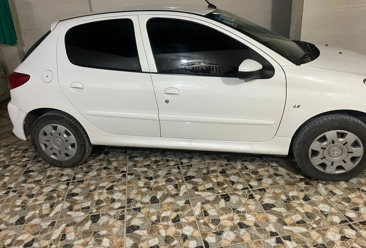 پژو،  207