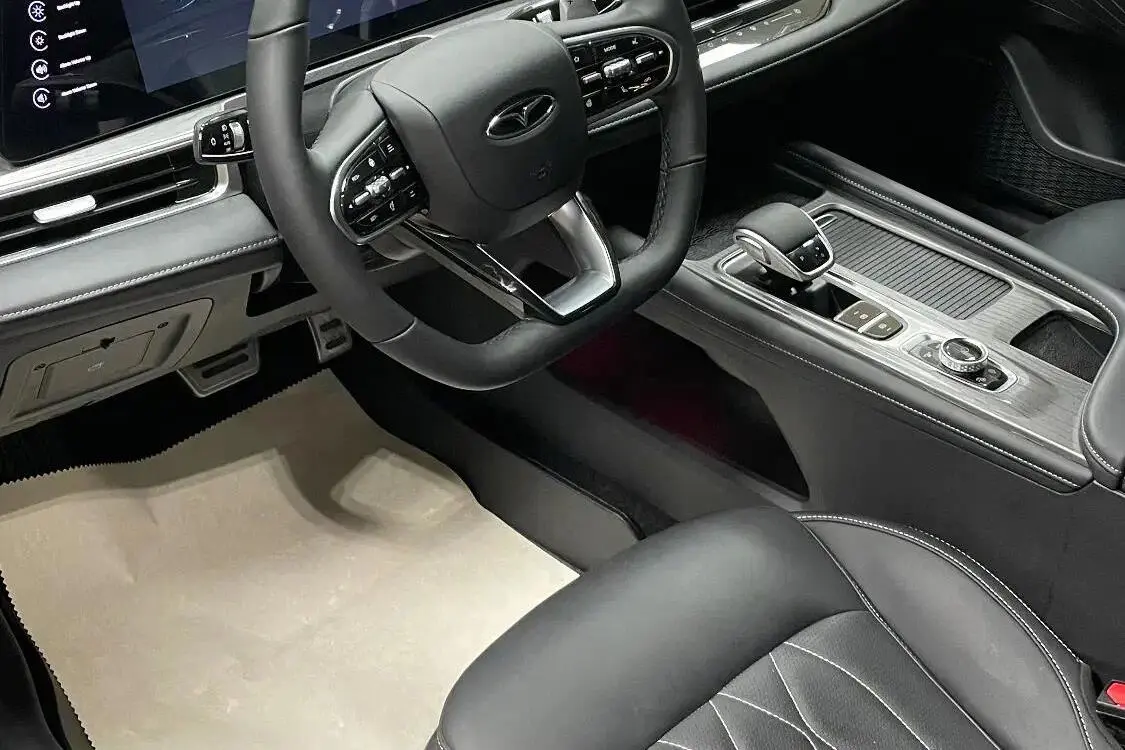 فونیکس،  آریزو 8 (Z8)
